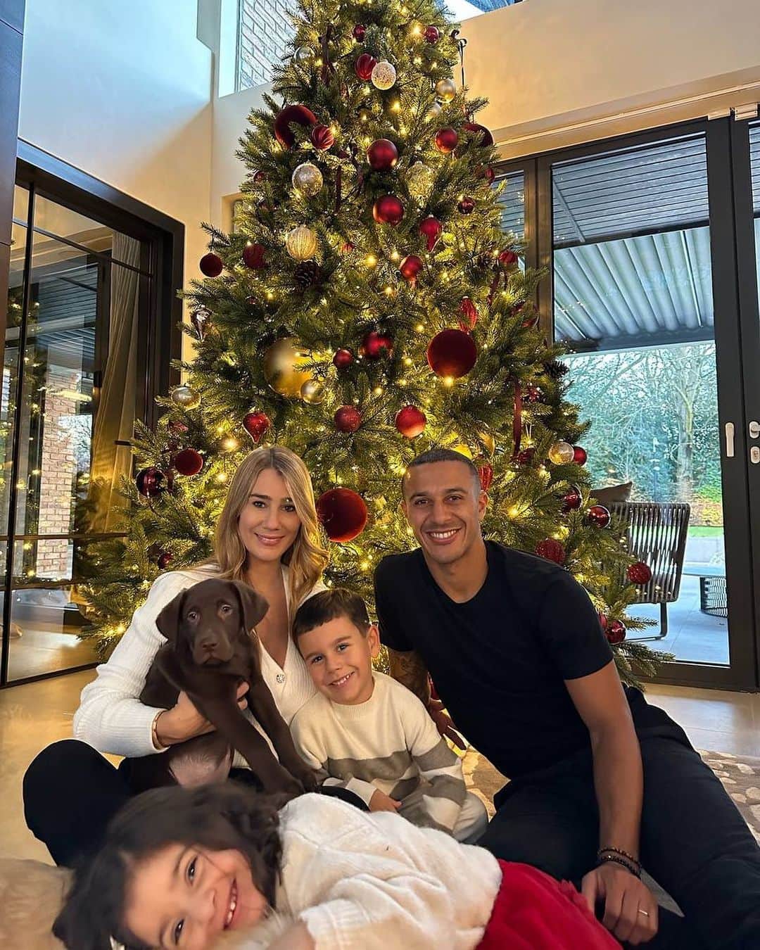 ティアゴ・アルカンタラのインスタグラム：「Merry Christmas! 🎅🏽I hope you have a lovely day🎄」
