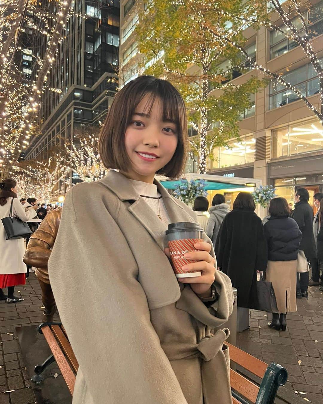 横山キラのインスタグラム：「メリークリスマス🎄🎅✨   #クリスマス #イルミネーション #丸の内 #丸の内イルミネーション」