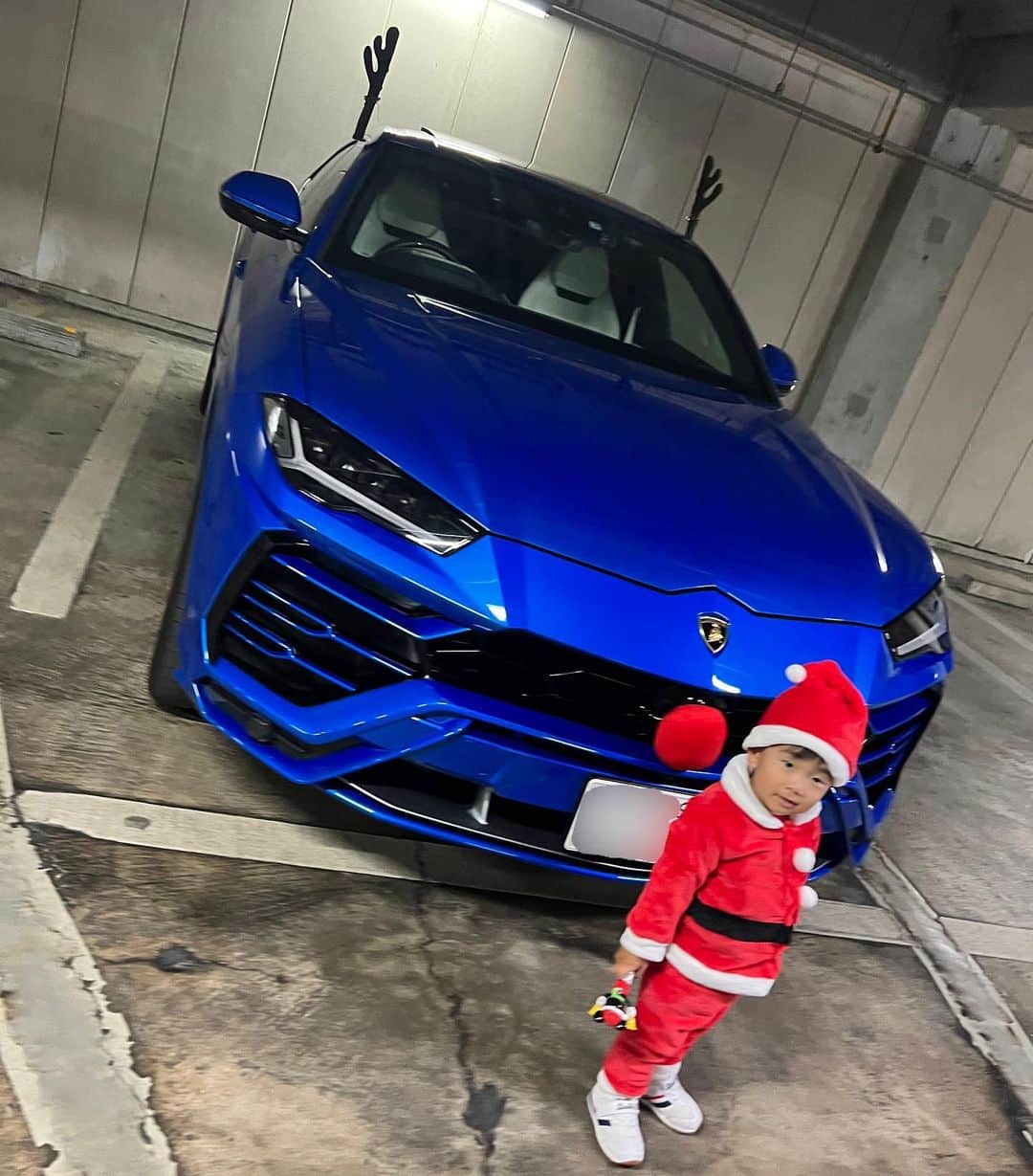 渡辺かなえのインスタグラム：「Merry Xmas🎄✨❤️ 僕のreindeerはいまマフラーの調子が悪いよっ🦌 HOHOHO〜🤶」