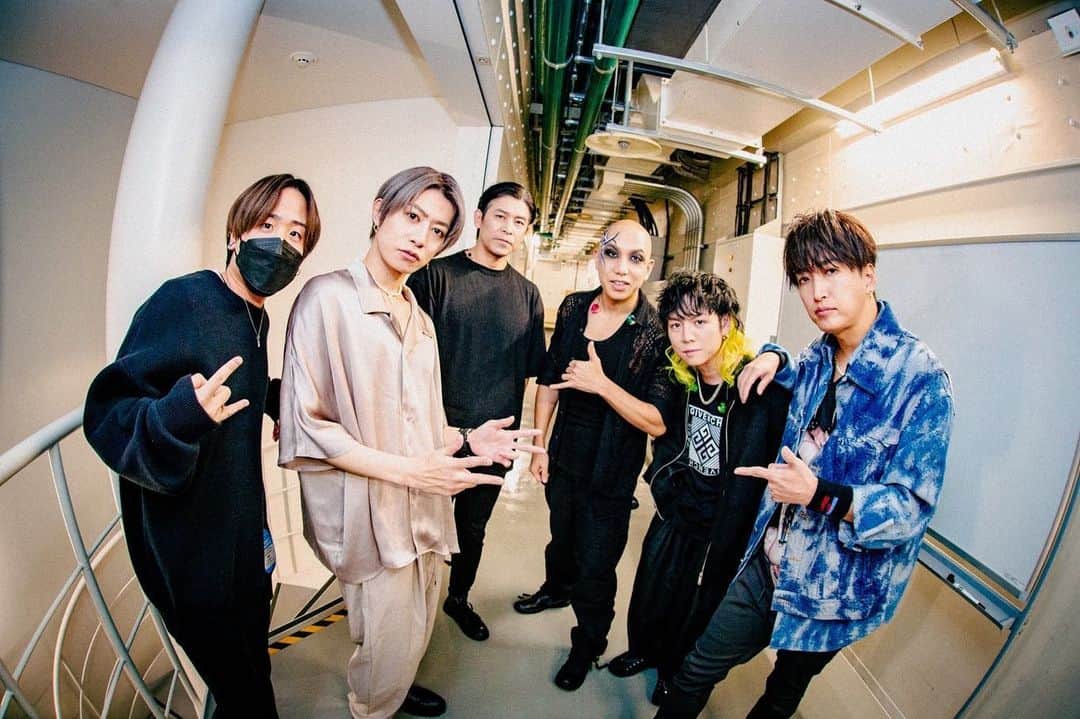 宮上元克のインスタグラム：「AKi FAN EVENT 2022 LIMITED SPACE #04 - X'mas Eve Special – Photo by @luckyhappyshun」