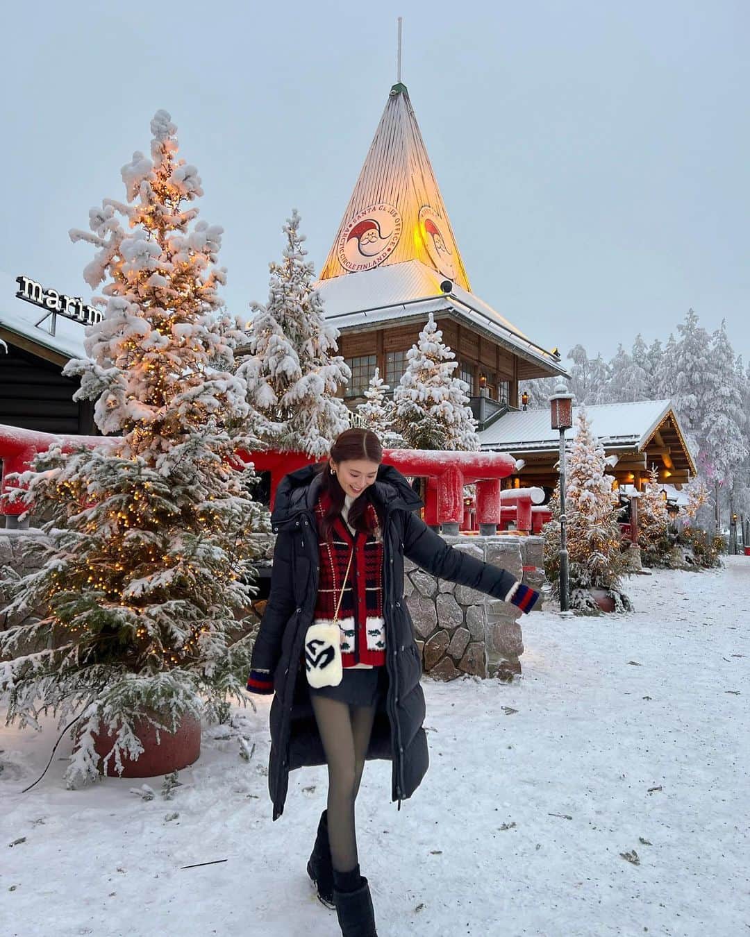 のインスタグラム：「📍Rovaniemi, Finland Merry Christmas🎄🎁  素敵なクリスマスを🤍❤️💚」