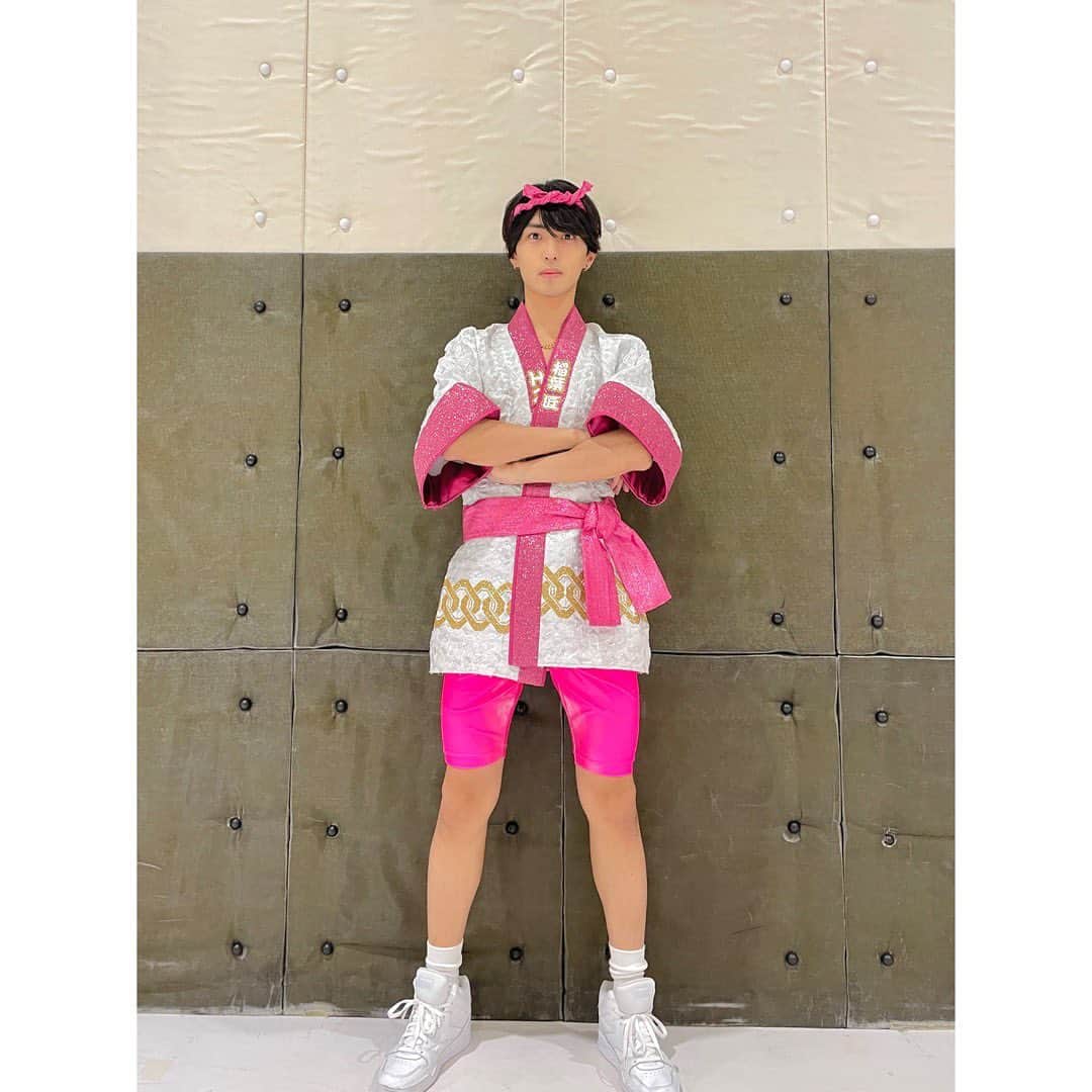 のインスタグラム：「Happy Merry Xmas 🎄 I'm a のすけサンタ🎅🏻  How are you doing today?  I hope you all have a wonderful Christmas!!!!  After all water is delicious😘」