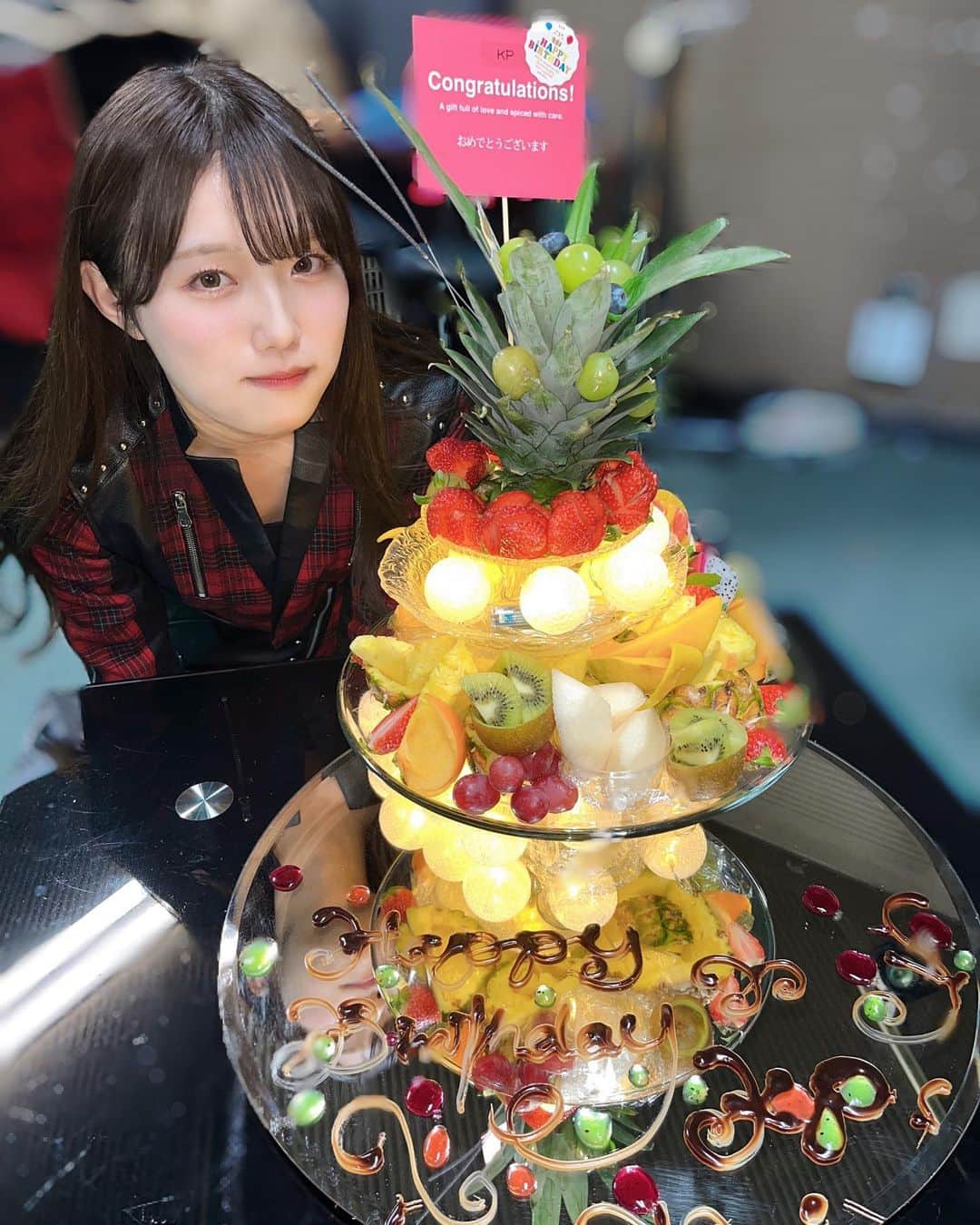 高嶋楓のインスタグラム：「私誕生日っぽくて沢山お祝いしてもらいました嬉しいありがとう当日にこうやって皆と過ごせて幸せオブザイヤーの授賞式があれば確実に登壇して受賞して堂々とスピーチしてるよねって話、いつもありがとうございます🎂」