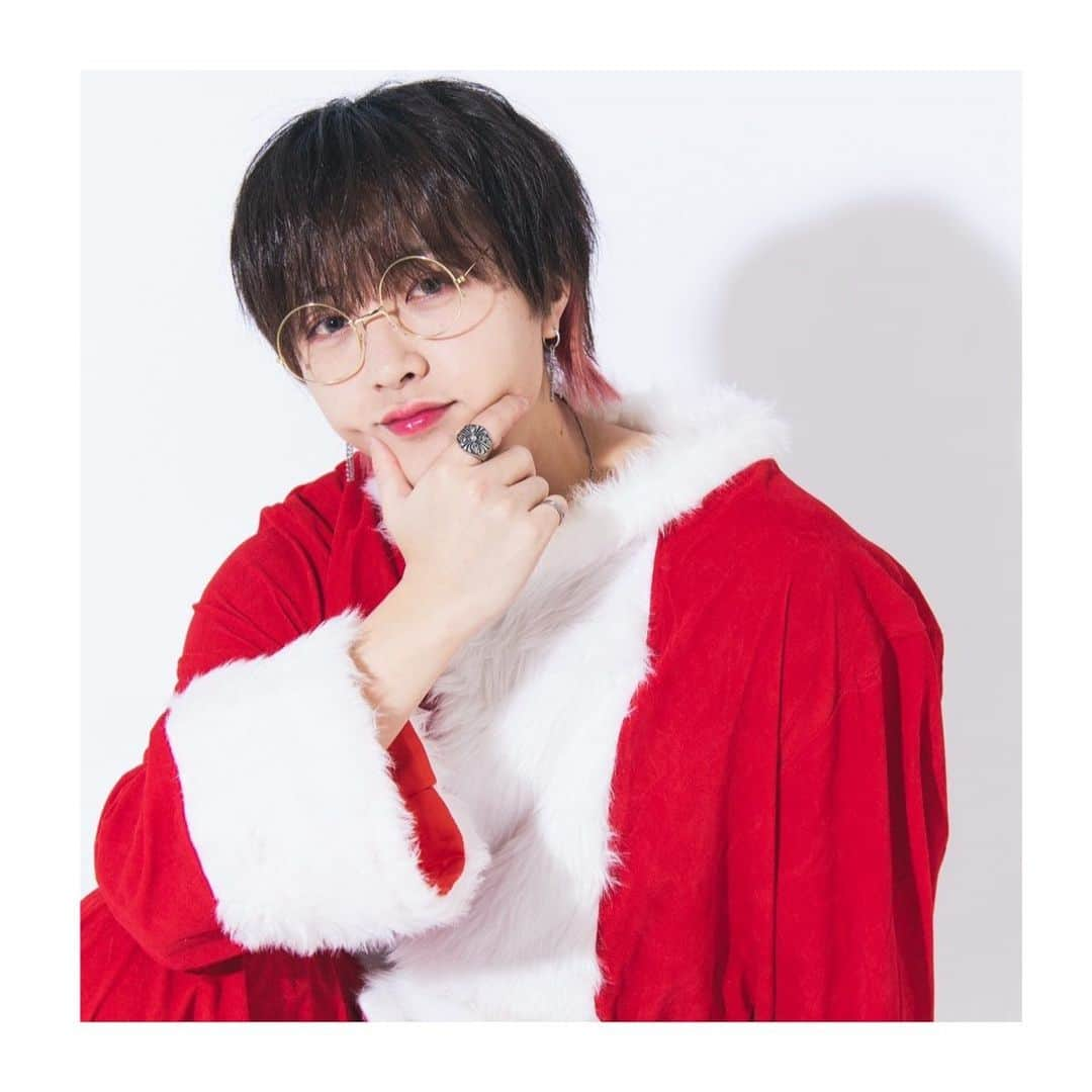 HIROTOさんのインスタグラム写真 - (HIROTOInstagram)「メリクリ🎄  #ivvy #hiroto #code #fashion #photo #jpn #artist #me #l4l #팔로우 #instagram #instagood #instasize」12月25日 19時05分 - hiroto0605