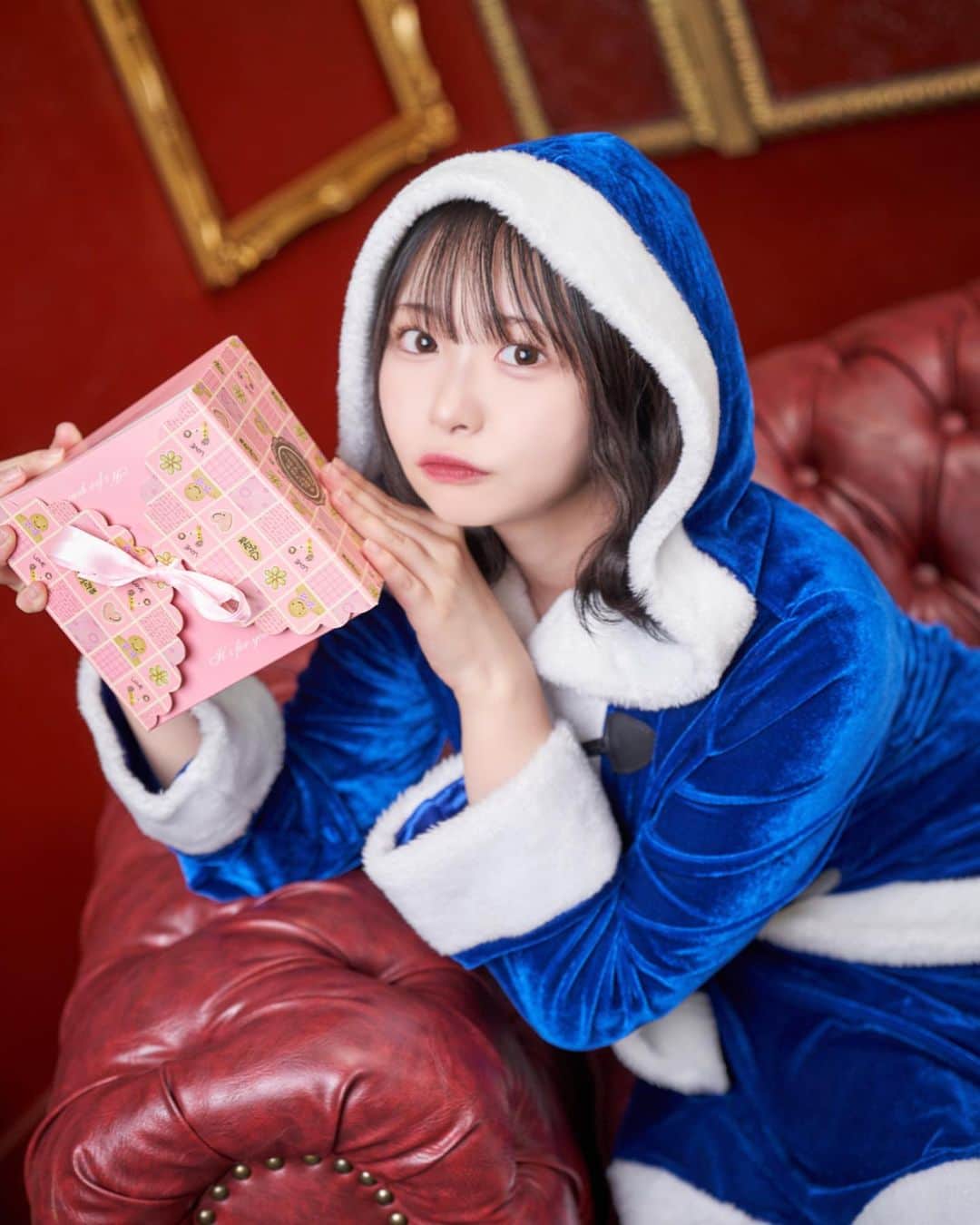 ゆめさんのインスタグラム写真 - (ゆめInstagram)「メリークリスマス〜🎄 東京に来てからホワイトクリスマスわ中々ないね🥲   #クリスマス  #サンタコス」12月25日 19時21分 - yuyuyucyan__