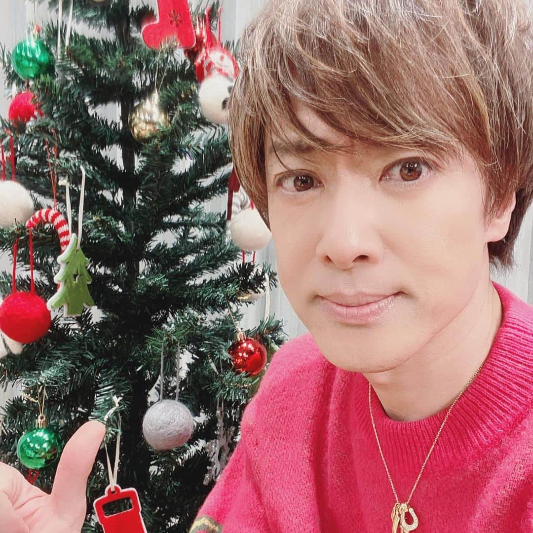 貴水博之のインスタグラム：「メリクリ🎁🎁🎉🎉🎉 &ニコ生サンキュー🎉🎉🎉‼️‼️ 楽しんでくれたかな😉⁉️ 30thツアー感動的でした🎉🎉🎉 みんな応援ありがとう😊🎉🎉🎉‼️‼️ See you soon&Love you🎉🎉🎉🎉🎉  #christmas #access #30周年ワーイ #ツアー #メドレー #完走 #感謝 #ホワイトクリスマステーキ #シンクカナッペ #貴水博之  https://sp.live.nicovideo.jp/watch/lv339421933」