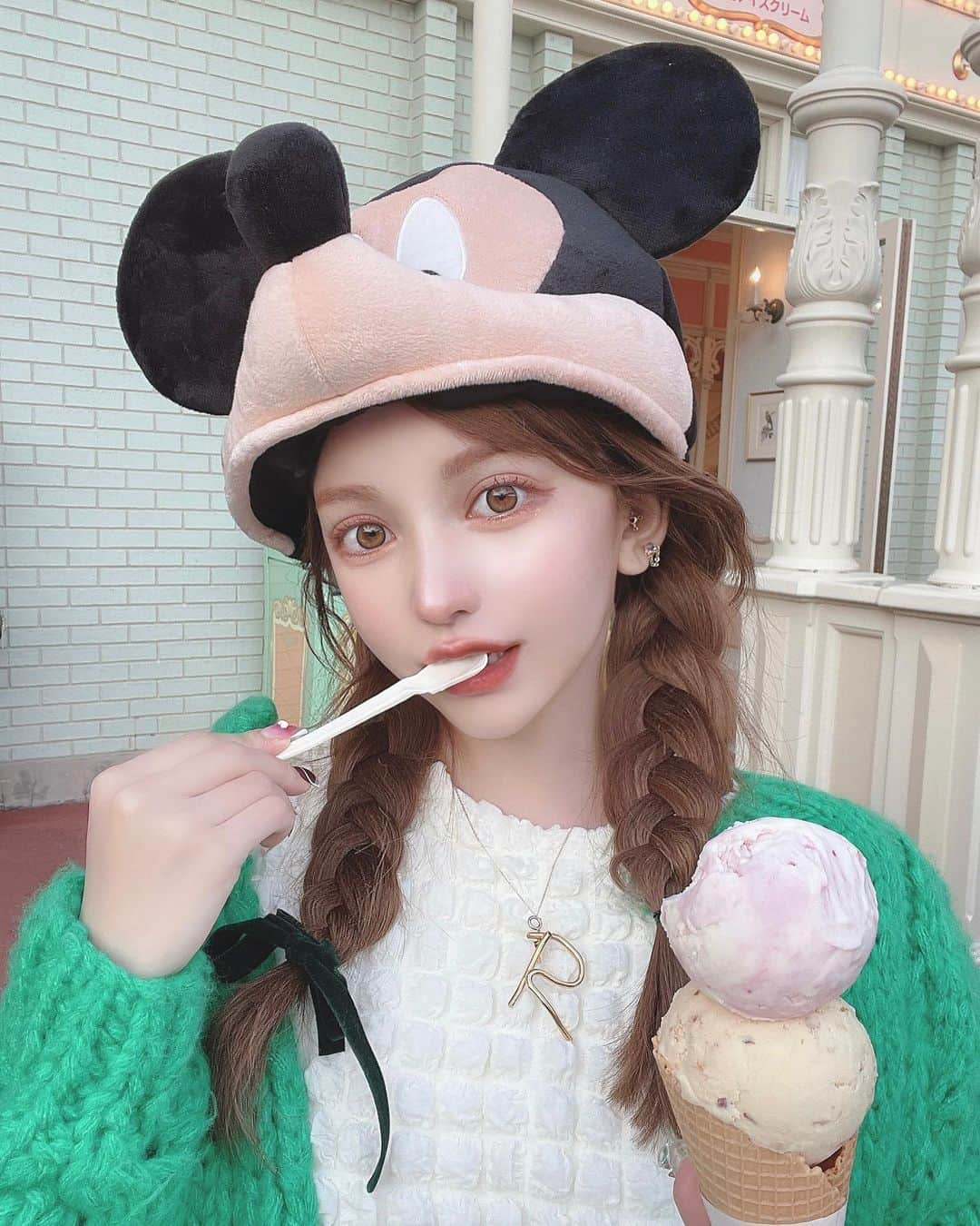 _lulushuのインスタグラム：「Christmas Disney🎠🪄🎄 (1年前)」