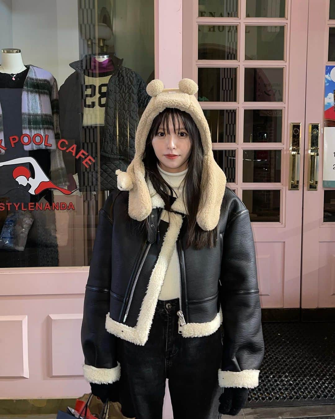 鈴木ゆうかのインスタグラム：「.  메리크리스마스 MerryChristmas♡  自分サンタでプレゼントは韓国旅行だよ 皆様素敵な夜を過ごしてね🎅🏻🎄」
