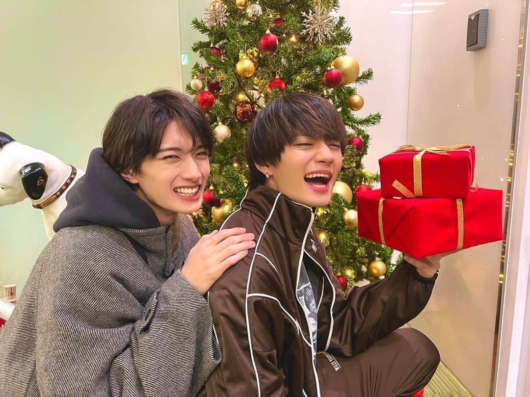 佐野勇斗さんのインスタグラム写真 - (佐野勇斗Instagram)「Merry Christmas!!  #山中柔太朗 @jyutaro_milk  #佐野勇斗 #MILK」12月25日 19時45分 - sanohayato_milk