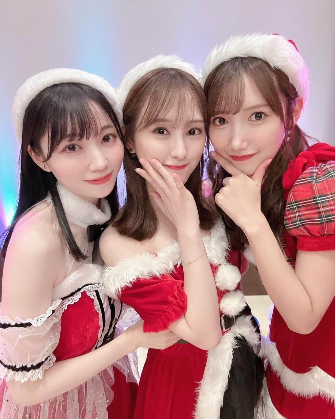 植木南央のインスタグラム：「Merry Christmas🎄 みんなはどう過ごしたのかな🧸 わたしはお仕事をして、ショッピングをして、美味しいご飯をたべ、美味しいお酒を飲みました🎅🏻 ⠀ この間のイベントでたくさん写真撮ってもらったけんクリスマスに載せよーと思ってた⛄️ ⠀ 毎年、冬太りがちやけど  @gravity_gym_jp でパーソナル始めたから この冬は太らないように頑張る😤😤 ⠀」