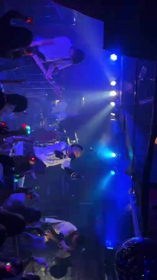 のインスタグラム：「HOWL X'MAS ONE MAN TOUR「笑顔に1番近い場所」生配信」