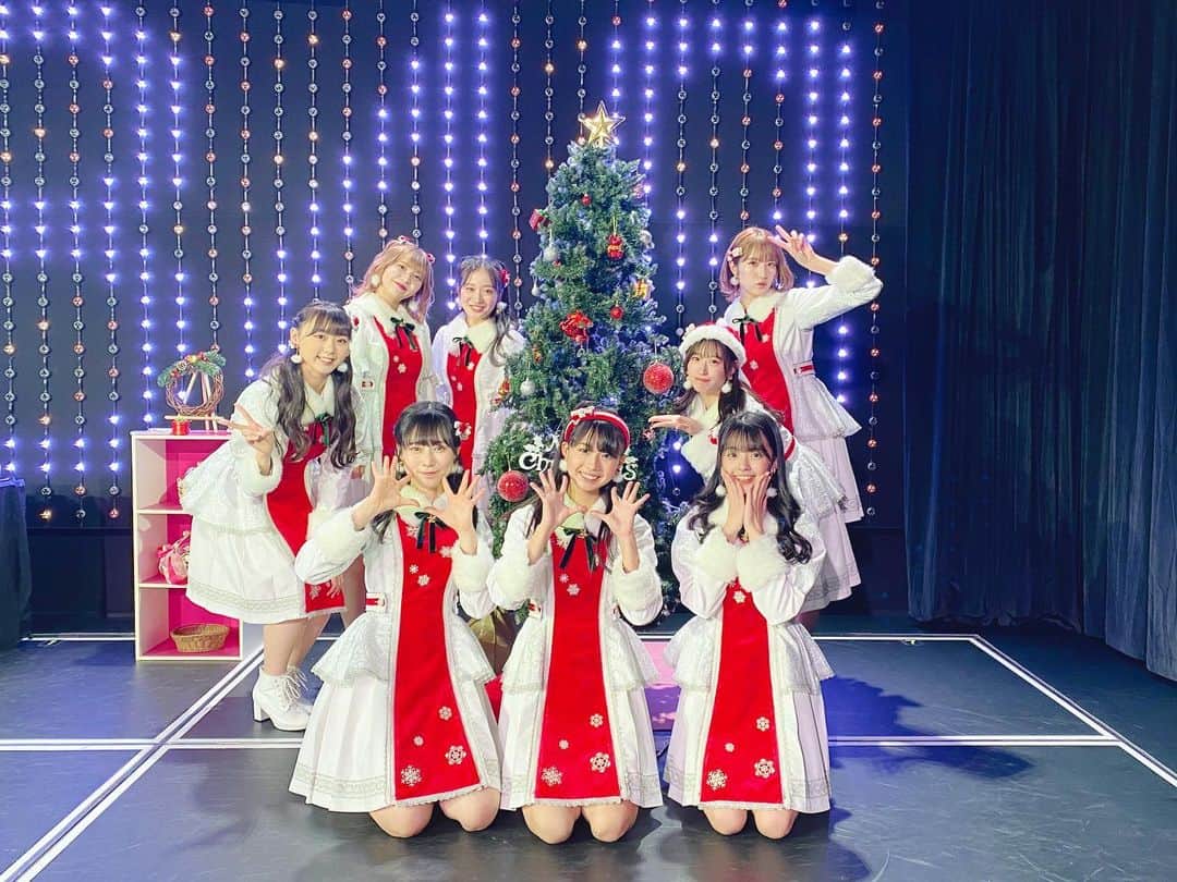 NMB48のインスタグラム：「🎅🏻  #merrychristmas 2022!!  #メリークリスマス  #NMB48 #idol  #坂本理紗 #桜田彩叶 #龍本弥生」