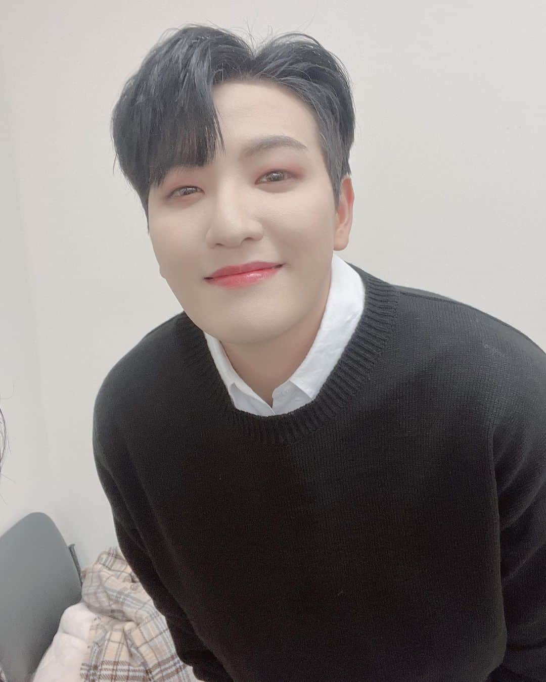 ヒョクジン のインスタグラム：「도쿄 콘서트 너무 재밌었어요. 감사합니다!  모두 메리 크리스마스!!! #christmas #🎅🏻」