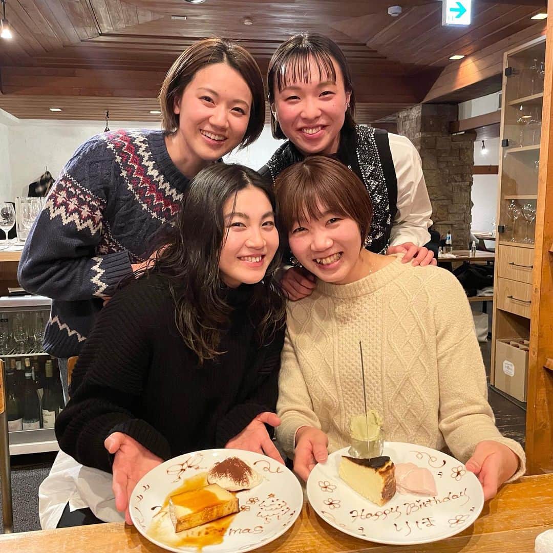大竹里歩のインスタグラム：「🦌 つい、先日誕生日を迎えまして... 昨夜素晴らしく大好きな人達に サプライズされまして...🐻💓 (美女たちに騙されまして。笑)  改めて周りの方々に恵まれすぎてる、本当に感謝です🫶  みなさんからのメッセージも ありがとうございました🥰!!  今年もあと少し。 ひとつひとつ丁寧にがんばりたいです。  #サプライズのレベルが高すぎ #みんながいるから頑張れます  #29歳もどうぞよろしくお願いします」