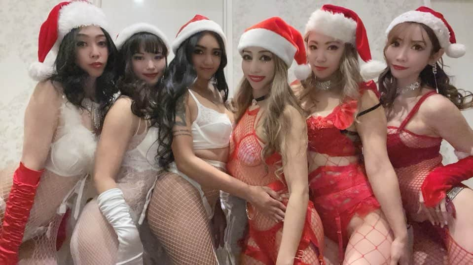 JennieBabyのインスタグラム：「🎄 Happy Holidays❄️ みなさま素敵なクリスマスを💋 今年も12/22.23と上野ミントさんで踊らせていただきました💕 #sexydancers #jenniebaby #happyholidays」