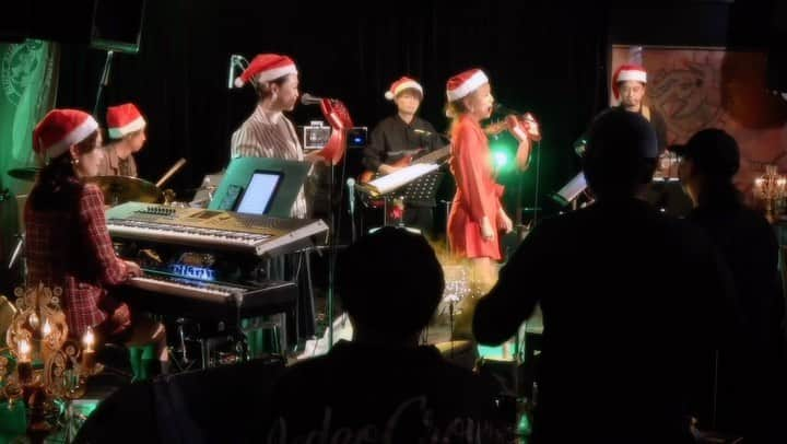 宏実のインスタグラム：「🎅🎄Merry Christmas to you🎄🧑‍🎄✨  "Hot Chocolate" Christmas version💝☕️🍫 at Blues Alley Japan 2022.12.4  #hotchocolate  #hotchocolatechristmas  #ホッチョコ」