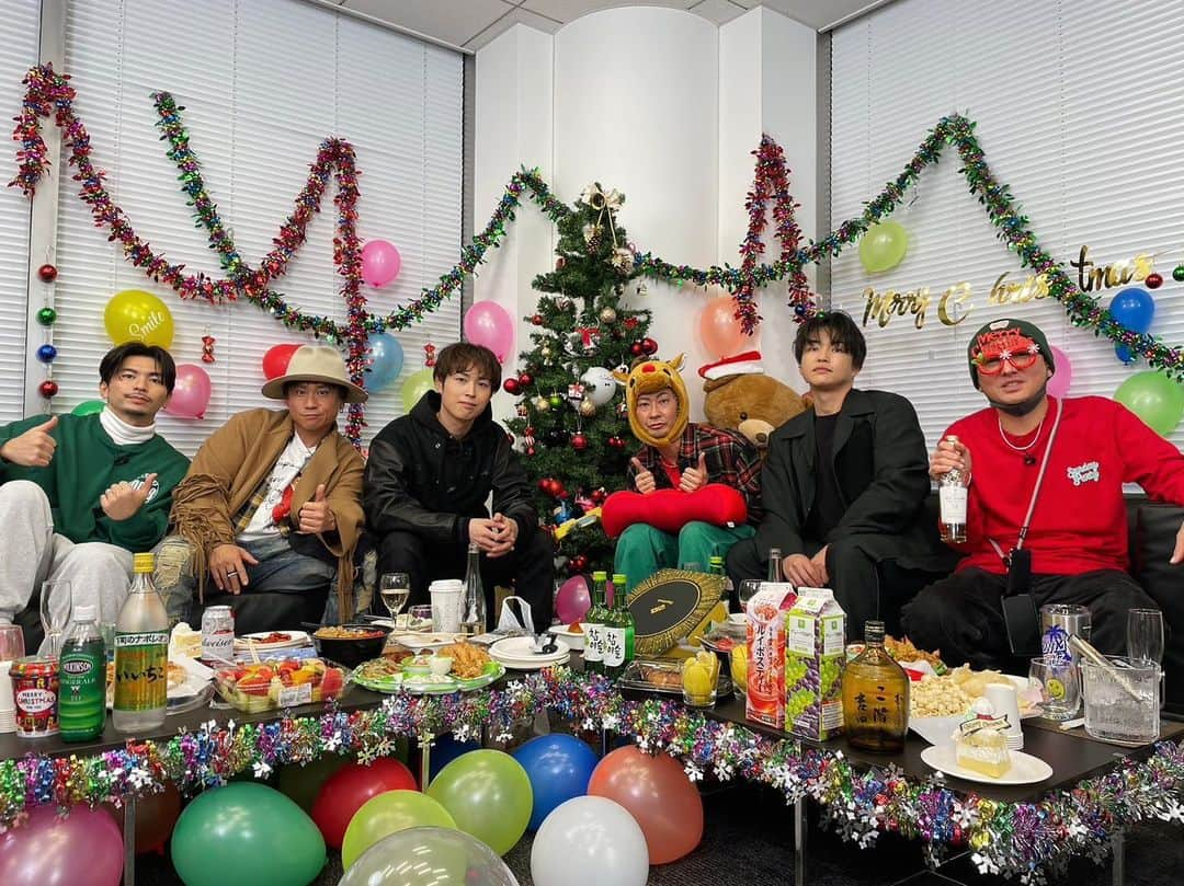 YORIのインスタグラム：「2022.12.25 Xmas 配信パーティー  ぐだぐだだぱんぷ。 ありがとうございました。  #xmas #dapump」