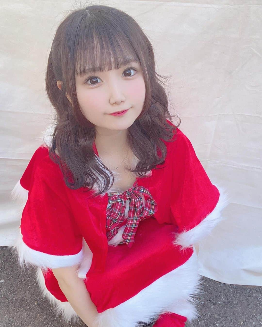 星川優夢のインスタグラム：「メリークリスマス🎅🏻❤️🤍 ゆめかちゃんサンタさんがいちばんかわいいね、(^_<)❤︎ . . . . .  #fyp #idol #japanesegirl #christmas #cosplay #cosplaygirl #japaneseidol #followme #サンタコス #クリスマス #サンタ  #アイドル #ヘアアレンジ #ハーフツイン #ナチュラルメイク #自撮り #ナチュラルメイク#自撮り #自撮り界隈 #自撮り女子 #いいね  #フォローミー」