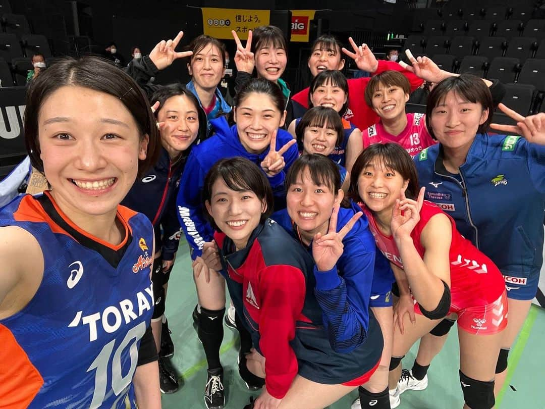 小川愛里奈のインスタグラム：「・ オールスター⭐️ 昨日はお足元が悪い中会場へ足を運んで下さり、 本当にありがとうございました🌈 いろんな選手とバレーボールが出来て楽しかったです😌🌷」