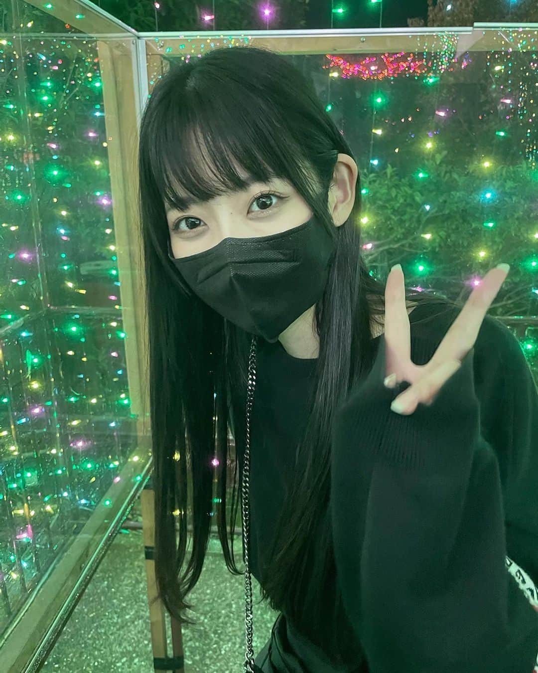 のインスタグラム：「. Merry Christmas🎄✨ みなさん素敵なクリスマス過ごせた？🥰  2枚目は写真かと思ったら動画で怒ってるわたし。(笑)  #クリスマス #merrychristmas」