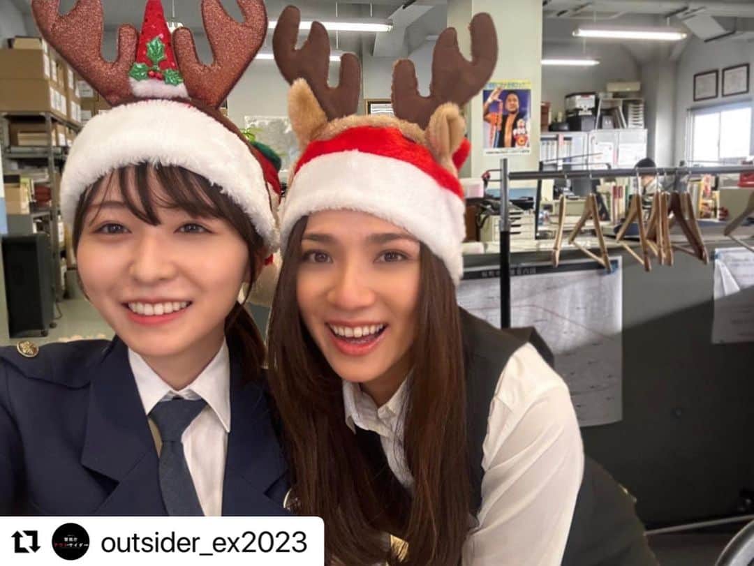 野波麻帆さんのインスタグラム写真 - (野波麻帆Instagram)「. ねるちゃん　@nerunagahama_  とメリークリスマス 🥺❤️❤️ 1月から『警視庁アウトサイダー』 お楽しみに〜🥰✨✨✨✨  #米光と倉間  #Repost @outsider_ex2023 with @use.repost ・・・ 🌟🎄Merry Xmas🎄🌟  本日はクリスマス当日ということで… 倉間(#野波麻帆)と米光(#長濱ねる)が 刑事課でサンタ🎅❔トナカイ🛷❔に 大変身💫  Twitterには別ショットも📸  #警視庁アウトサイダー #1月5日スタート #倉サンタと米サンタからの #最高のクリスマスプレゼント🎁」12月25日 21時17分 - mahononami