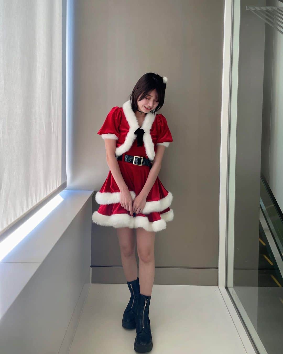 大西桃香さんのインスタグラム写真 - (大西桃香Instagram)「サンタさんへ  お願いしていた家庭用サウナがまだ届いていません  待ってます(?)   #久しぶりのリップグロス  #お話会  #今年ラスト #ありがとうございました」12月25日 21時19分 - momo0920_official