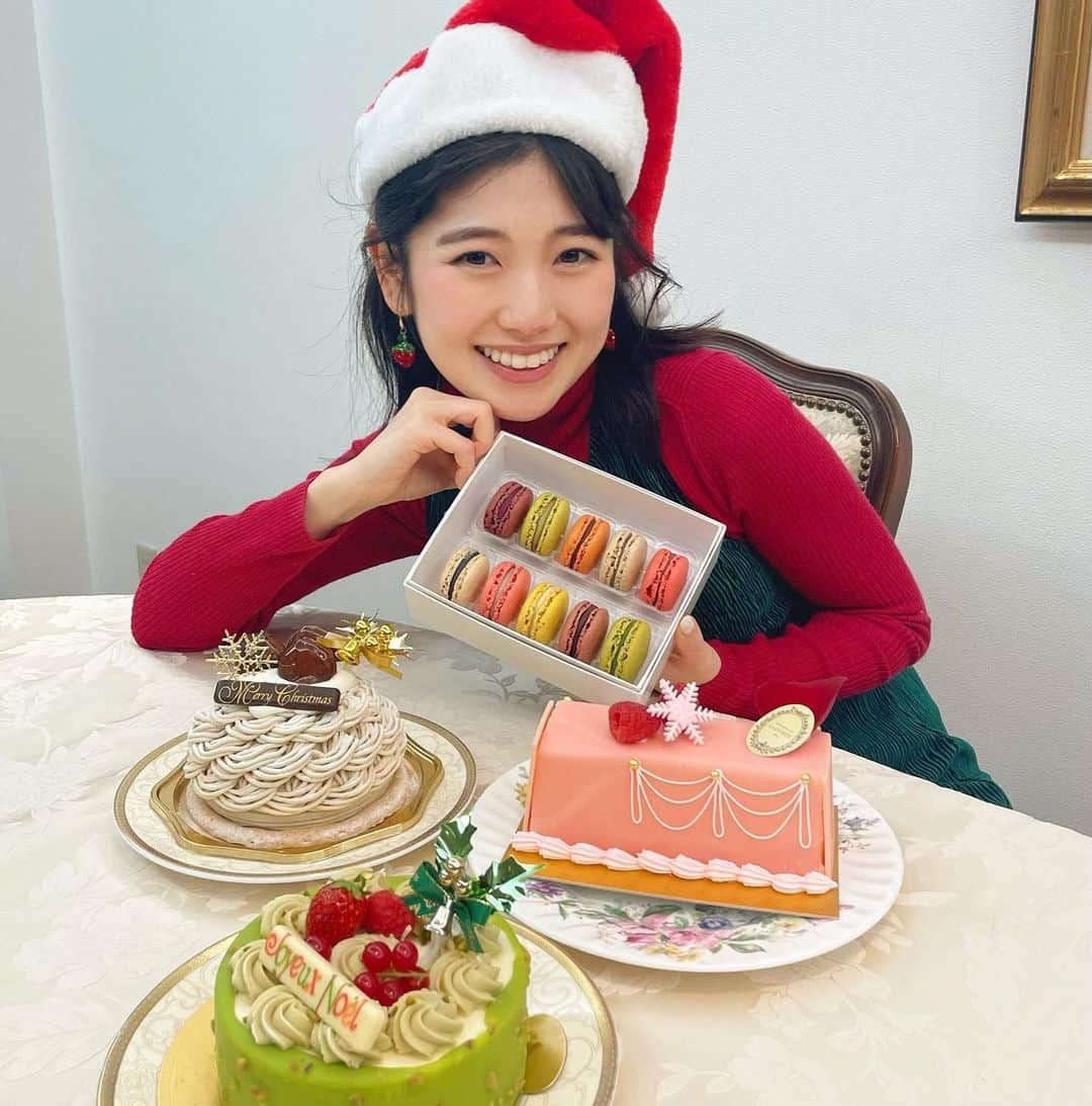 高橋幸のインスタグラム：「きょうは甘いものをたくさん食べても良しとしました🎅🍓 #merrychristmas #cousinsgoals #従姉妹 #10代に囲まれる」