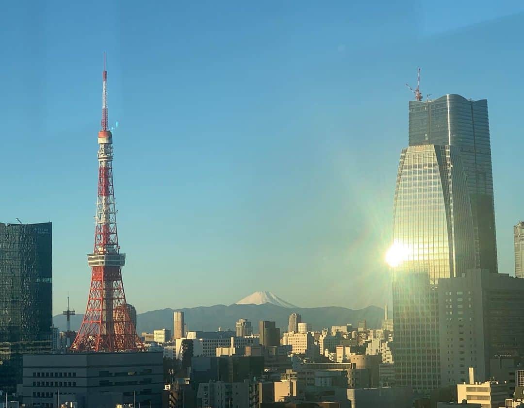 大橋未歩さんのインスタグラム写真 - (大橋未歩Instagram)「日テレからの景色。 なんで東京タワーと富士山って写真撮りたくなっちゃうんでしょ笑 今日　#スッキリ　で ダンス放送されます😆 宜しければ1ヶ月半の特訓を 見てやってください😂」12月26日 7時41分 - o_solemiho815