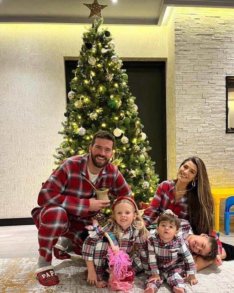 アリソン・ベッカーのインスタグラム：「Feliz Natal! ❤️🙏🏼」