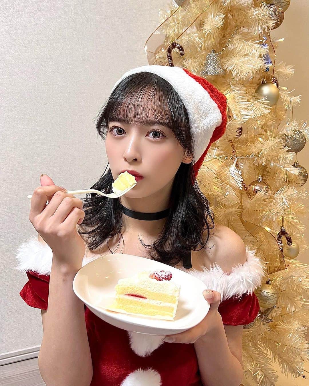 大槻りこのインスタグラム：「◌𓈒𓐍‪‪🎄 𝕄𝕖𝕣𝕣𝕪 ℂ𝕙𝕣𝕚𝕤𝕥𝕞𝕒𝕤 🎄𓈒 𓂂𓏸  サンタクロースとの甘い聖なる夜. ໋☪︎ プレゼントは届いたかな？  . #instagood #fyp #foryou #selfie  #merrychristmas #happyholidays  #サンタクロース」