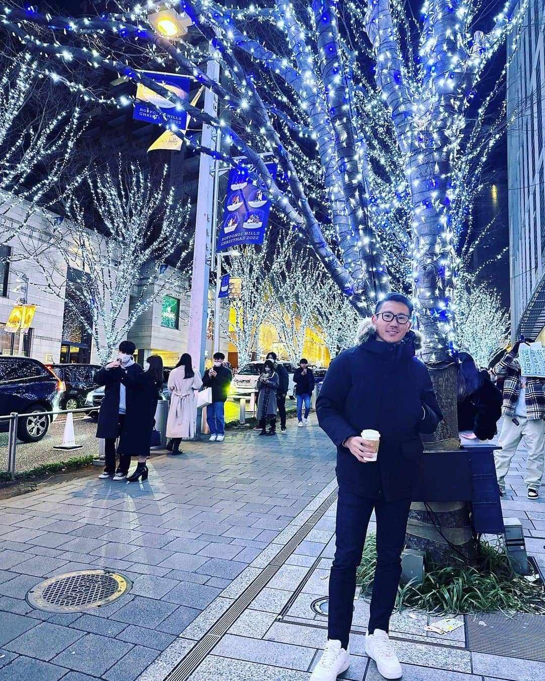 たかさんのインスタグラム写真 - (たかInstagram)「. メリクリ🎄 寒くて人多くてすごかったけど、今年も相変わらず綺麗やった🤤✨ 声かけてくれた人サンキュー☺️ #メリークリスマス #けやき坂 #六本木 #ギロッポン #要は鼠先輩 #ぽーぽぽぽぽぽぽっぽー #滑り込みセーフ #のイルミネーション #明日からは #正月に切り替わり #1年経つのはやいな #次は #初売り」12月25日 23時23分 - lisem_taka