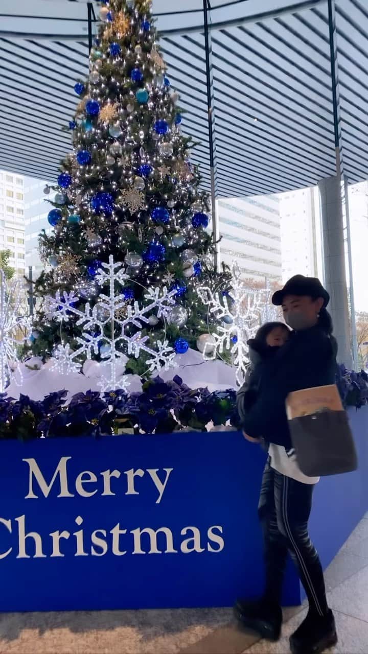 世礼奈のインスタグラム：「🎄 I wish you all a Merry Christmas.  クリスマスっていう クリスマスらしいことしてないけど､ ちょっと前に早めのクリスマスプレゼントを 👶🏻玲音にボーネルンドの木琴をプレゼント🎁 　毎日💓愛おしい気持ちをありがとう🥰  私と関わる全ての人達が毎日健康で 元気に楽しく幸せに過ごせることを 祈っています🙏そして有り難う😌  #HappyMerryChristmas2022 #ThankYouForEverything」