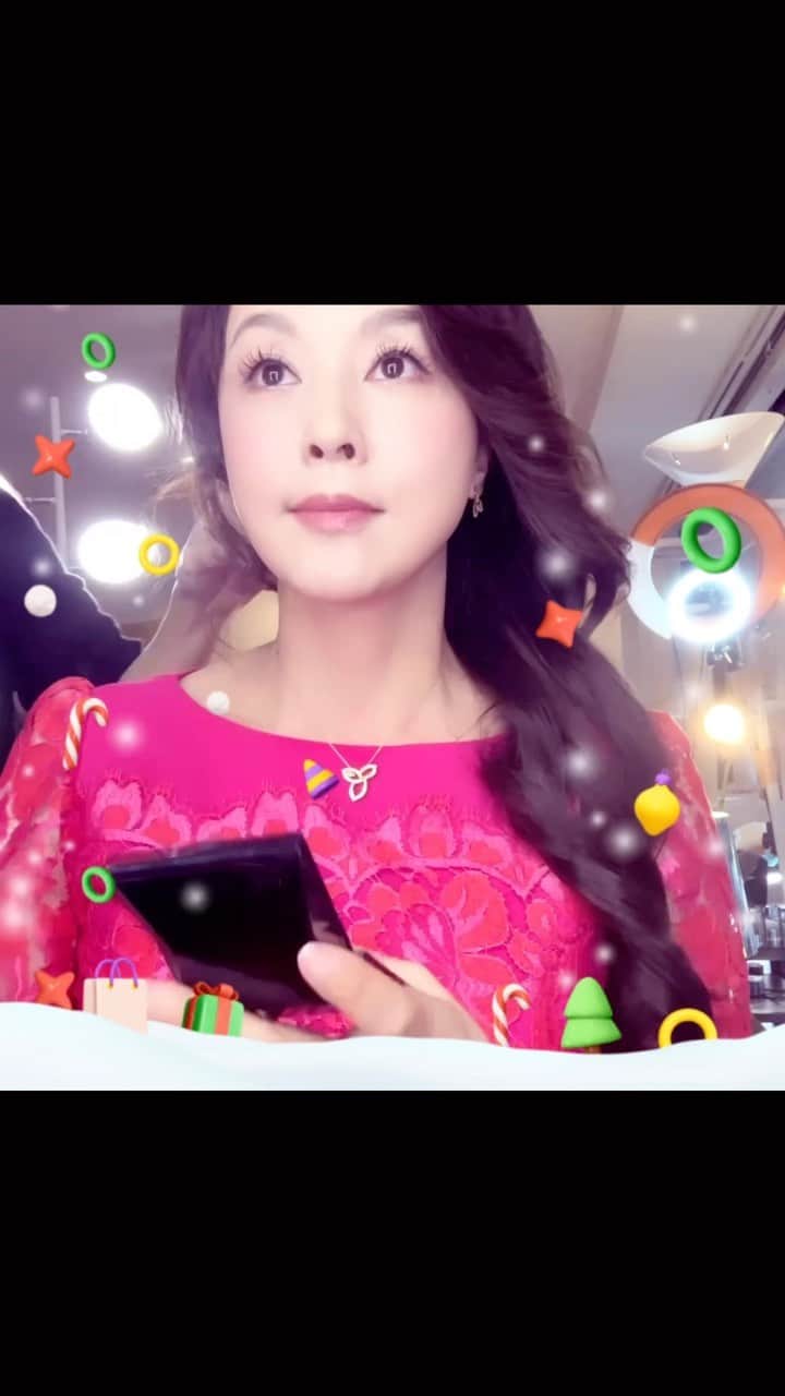 のインスタグラム：「#メリークリスマス 🎄 #merrychristmas 🍷 #makeup  time💄 @hikarimirai_beauty  #ちふれ #ヒカリミライ  #アイシャドウ bo02 #cat #愛猫 #catlover #猫 #猫のいる暮らし #ねこ #京都 #kyoto #love  #costume #dress #ワンピース #pink_color  @tae_ashida_official」