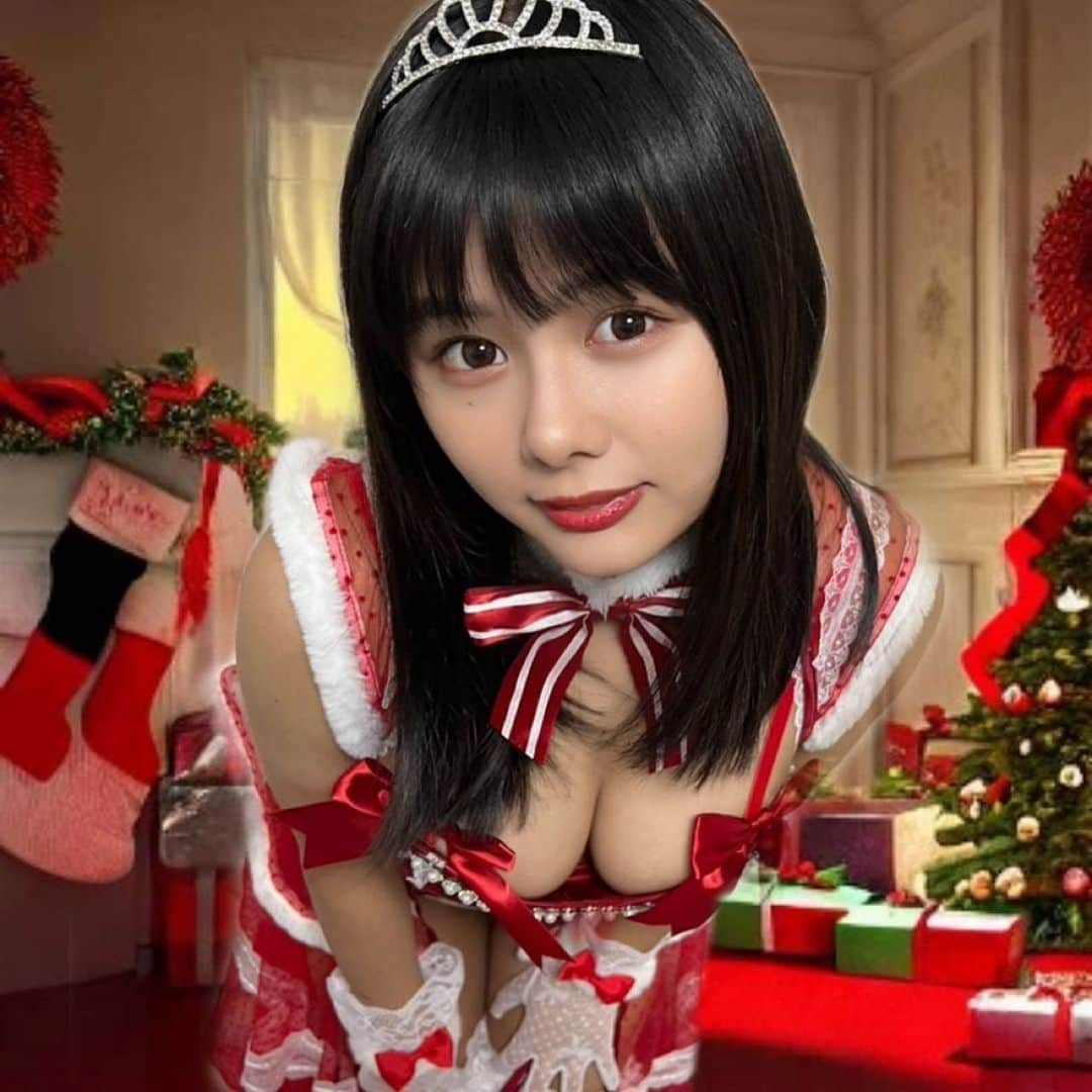 蒼山みことのインスタグラム：「クリスマスの締めにみこサンタをどうぞ🫶  ♡  ♡  ♡  #newpost #photo #photography #Japanese #japanesegirl  #gravure  #クリスマス  #merrychristmas  #サンタクロース  #コスプレ  #コスプレ女子  #malymoon  #ミスiD #ミスiD2021 #グラビアアイドル #グラビア #インスタグラビア #グラドル #グラドル自画撮り部 #いいね #lfl #l4l #likeforlikes #like4likes #instaphoto #instagood #follow #followme」