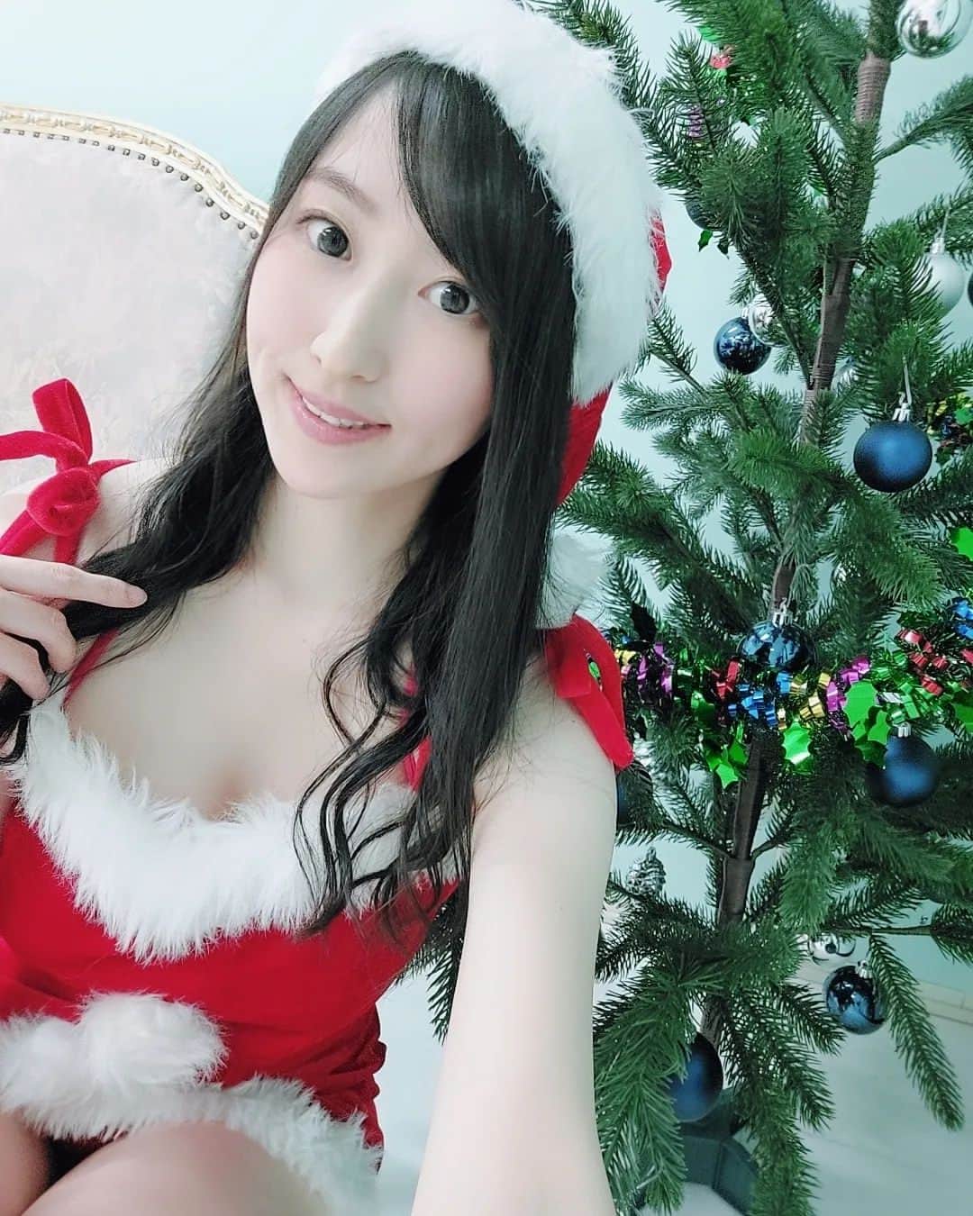 如月さやのインスタグラム：「🎄MerryChristmas🎅🎄  #christmas #christmastree #santa #costume #xmas #winter」