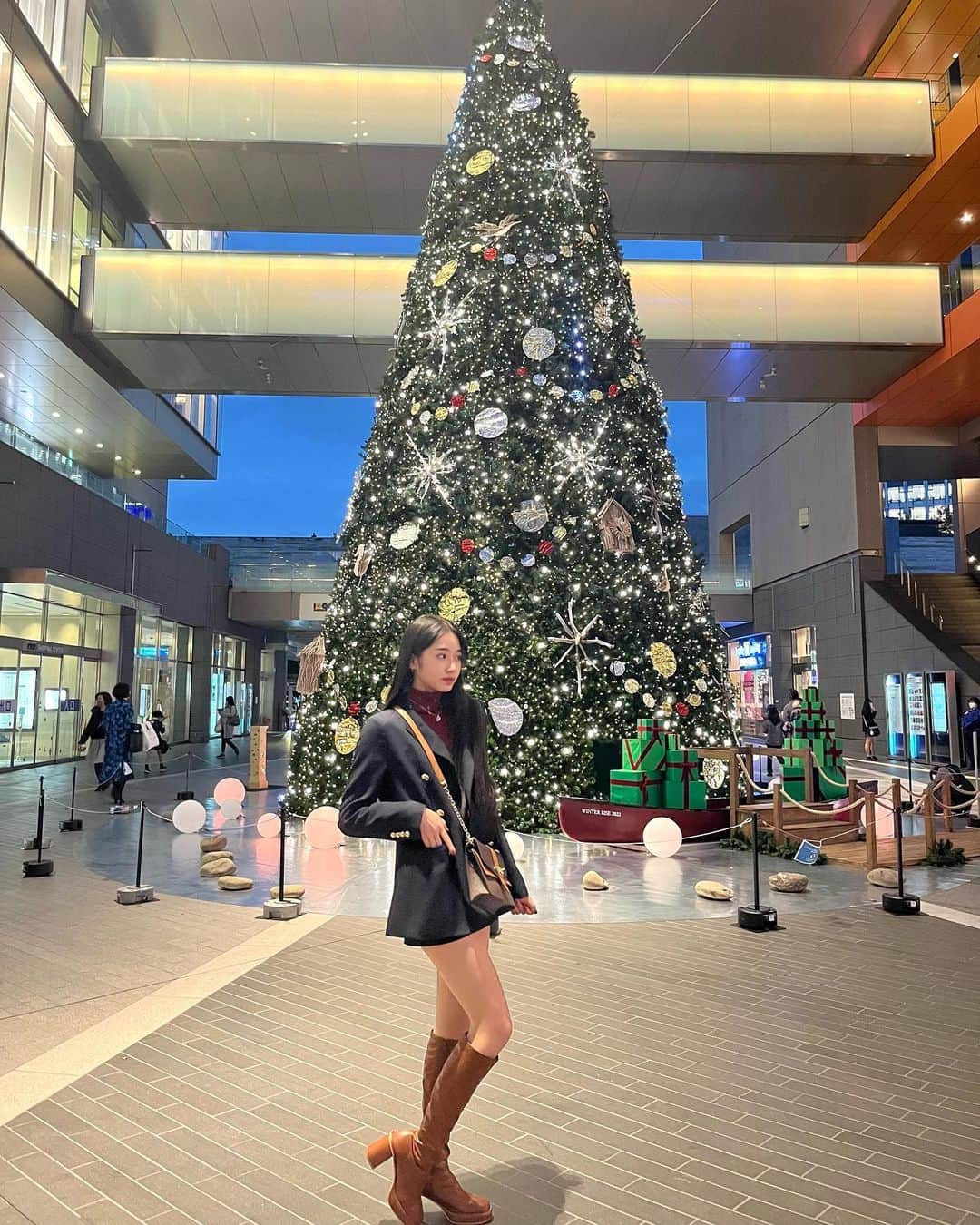 天翔天音のインスタグラム：「‪𓂃 𓈒 Merry X’mas🎅🏻🎄‪ 皆さん素敵なクリスマスを𓂃 𓈒𓏸 ✨  #クリスマス #天翔天音 #ootd #winter #05 #fashion #冬コーデ #merrychristmas #happyholidays」