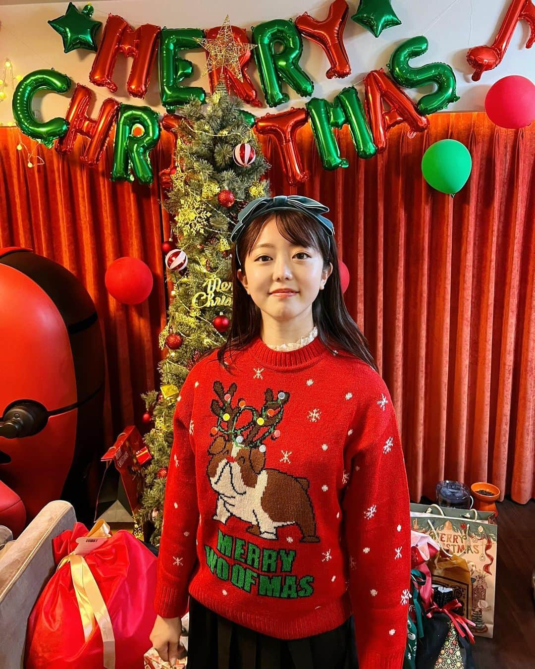 峯岸みなみさんのインスタグラム写真 - (峯岸みなみInstagram)「あと5分でクリスマスが終わっちゃう...大人数でわいわいパーティーできて楽しかったな〜🎄 プレゼント交換ではセクシー大根抱き枕があたったよ🤍🤍？ イベントごとは本気出せば出すほど楽しいね🔥」12月25日 23時55分 - minegishi_31chan