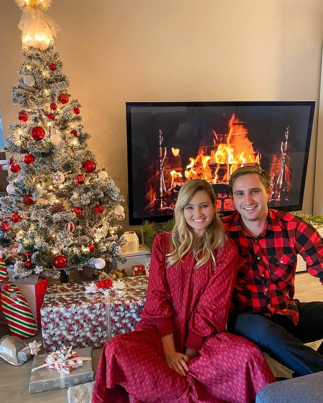 サシャ・カリスのインスタグラム：「Merry Christmas from the Sherman Fam ♥️」