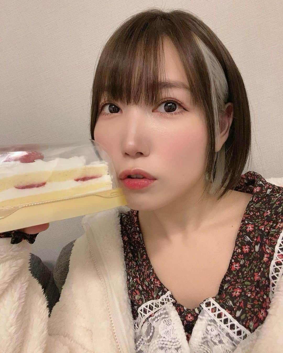 のインスタグラム：「🎄🍰🎁  どんなクリスマス過ごしたあ？」