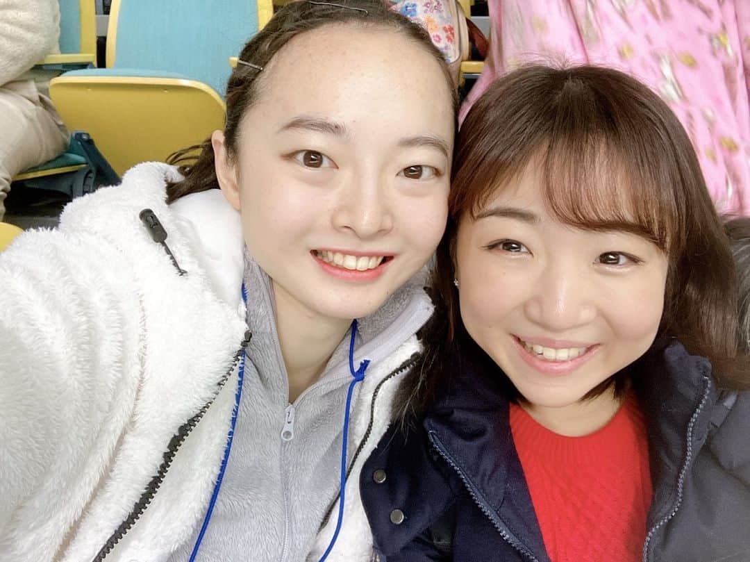 寺本明日香のインスタグラム：「全日本フィギュアスケート選手権⛸ またまたまたまた観に行ってきました！  書きたいことがありすぎて、、笑笑 とりあえず、出場していた全員の選手から感動とパワーを貰えました✨  中京大学時の友達や卒業生と 会えました📸✨嬉しい～ 私のドッペルゲンガー なるちゃんとも😆笑   みなさん、良いクリスマスは過ごせましたか？ 良いお年をお迎え下さい😊✨」