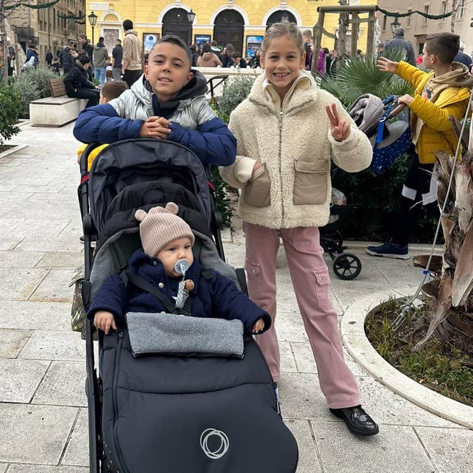 イヴァン・ペリシッチのインスタグラム：「.. Sretan i blagoslovljen Bozic 🎄🙏🏼 .. #LML♥️」