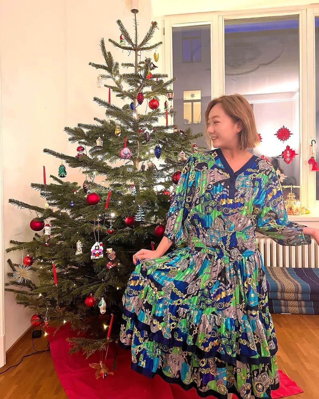 京佳のインスタグラム：「🎁🎄🚀」