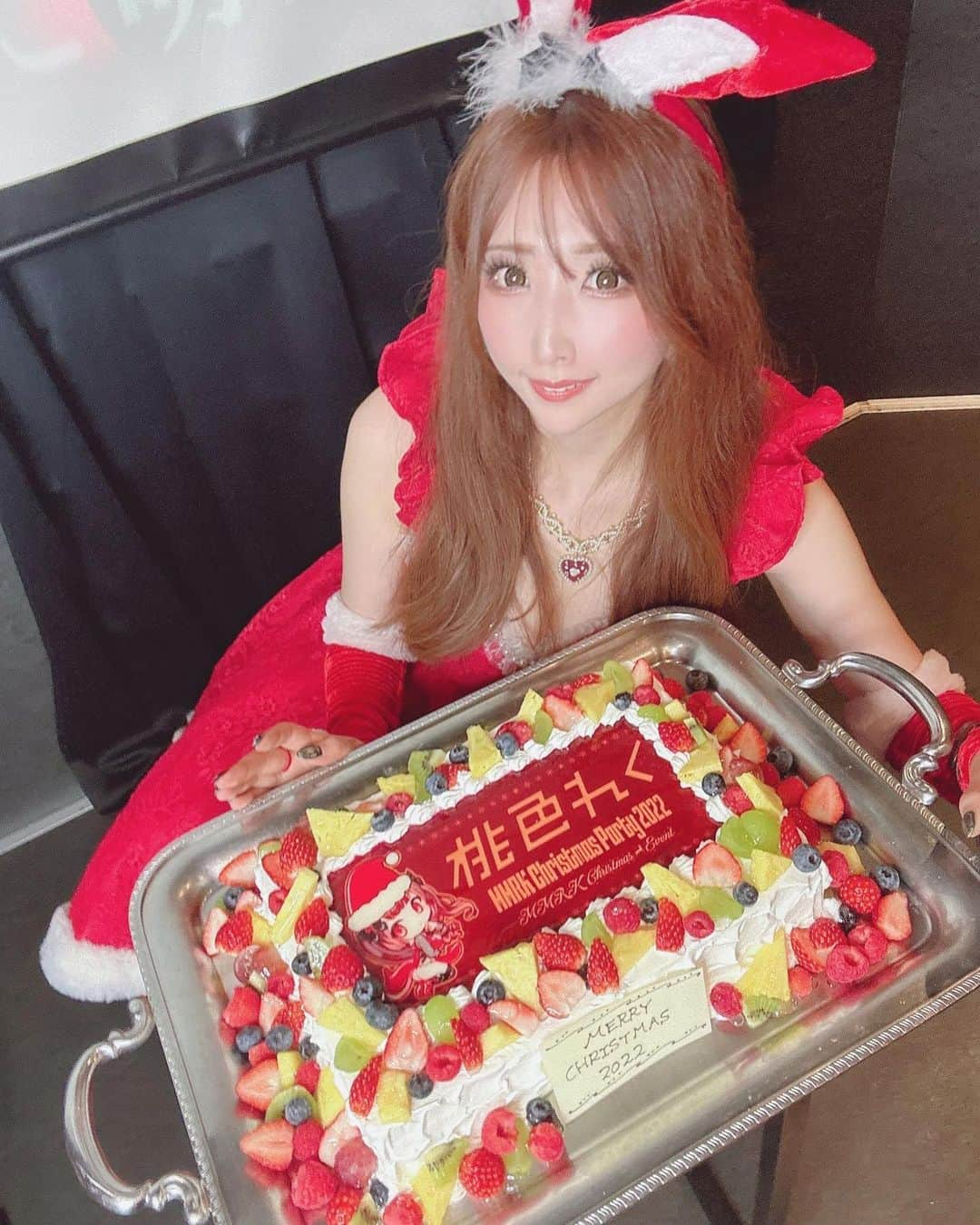 桃色れくさんのインスタグラム写真 - (桃色れくInstagram)「昨日はクリスマスイベントでした🎄 そして今日はクリスマス配信！ 2日間楽しかった！ ⁡ フレンズのみんなありがとう！ みんなの協力で楽しいイベントを無事開催できたよー🥰 ⁡ ももれくふれんず大好き♡ ⁡ ⁡ * * * * * 🍑ももれくフレンズ予定🍑 ⁡ 12/25  クリスマス配信 12/31  コミケ A68a 1/7　  大阪！撮影会 1/8　  大阪コスロムコンプレックス ⁡ 🍑毎日更新中ファンクラブサイト「Fantia」🍑 Instagramに載せられないのが載ってます♡ https://fantia.jp/fanclubs/17179 ⁡ 🍑＼To my overseas fans／🍑 ▶️https://www.patreon.com/momoreku ⁡ ⁡ 🍑毎日更新中ファンクラブサイト「Fantia」🍑 Instagramに載せられないのが載ってます♡ https://fantia.jp/fanclubs/17179 ⁡ * * * * * #サンタ #🎅 #サンタコス #サンタクロース #クリスマスプレゼント #コスプレ女子 #こすぷれ #クリスマスパーティー #merrychristmas #xmas #lookgoodfeelgood」12月26日 1時23分 - momoreku