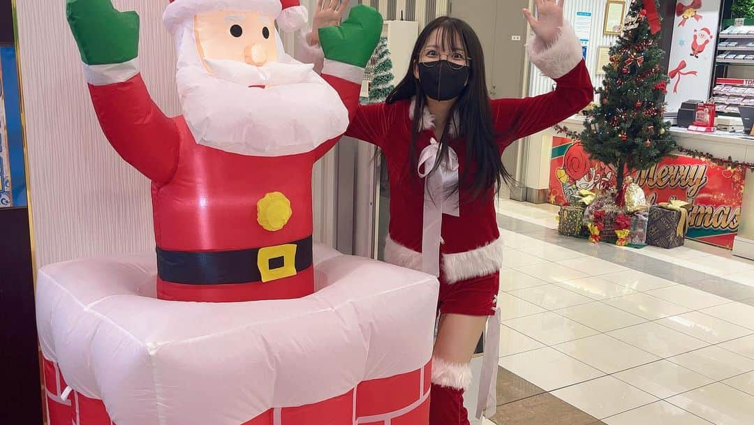 國井紫苑のインスタグラム：「クリスマスはパチンコ屋さんにいました」