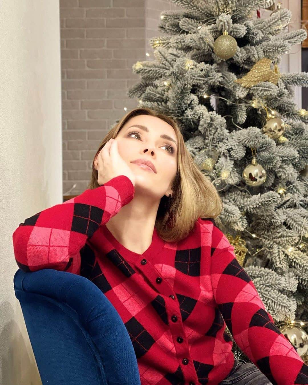 アイーダ・ニコライチュクのインスタグラム：「Merry Christmas 🎄❄️」