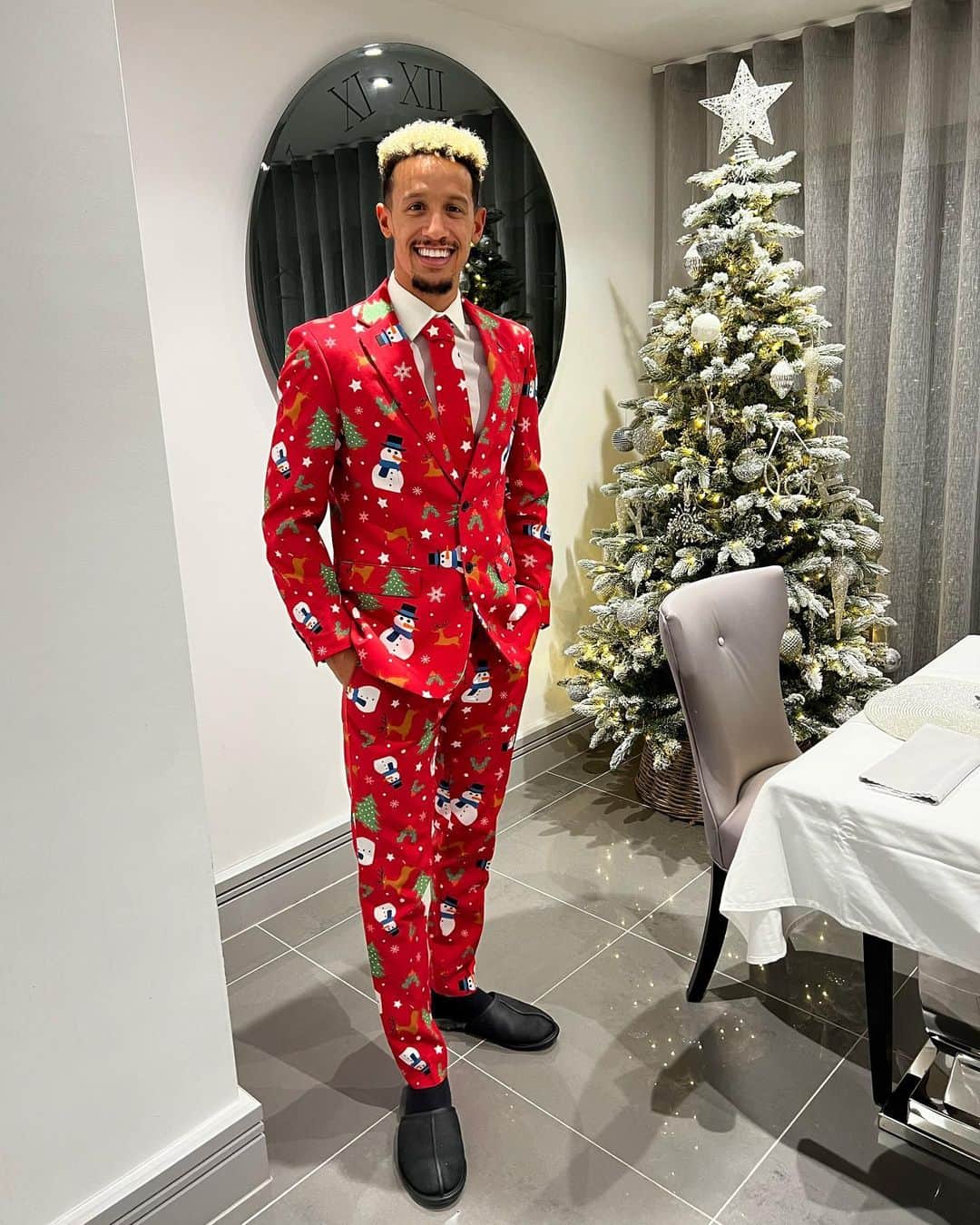 カラム・ロビンソンのインスタグラム：「Only right to bring the suit back out😂  Happy Christmas my people, I hope you’ve all had the best day with your families ❤️🎄」