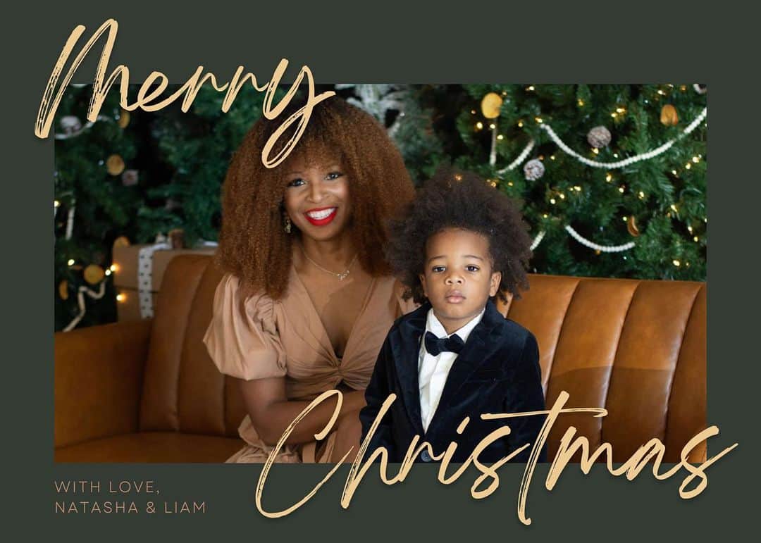ナターシャ・ヘイスティングスのインスタグラム：「Merry Christmas from my little family to yours ❤️🎄🎁」