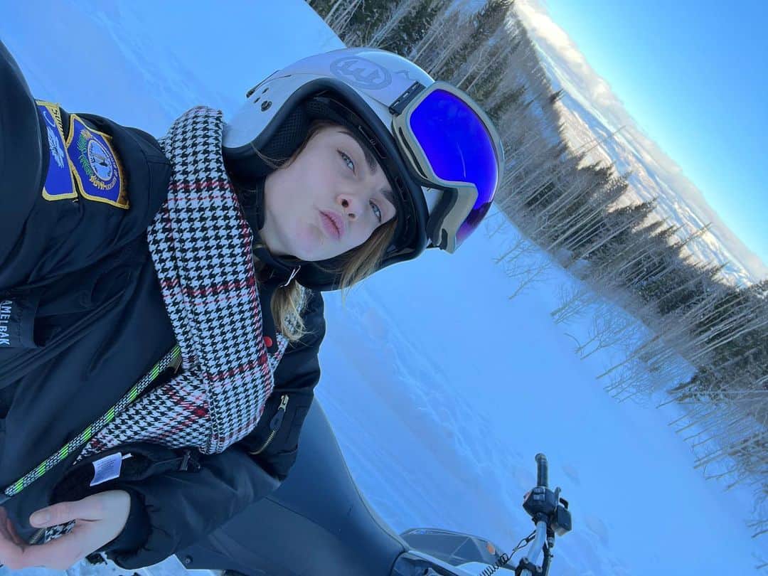 カーラ・デルヴィーニュのインスタグラム：「Merry Christmas!」