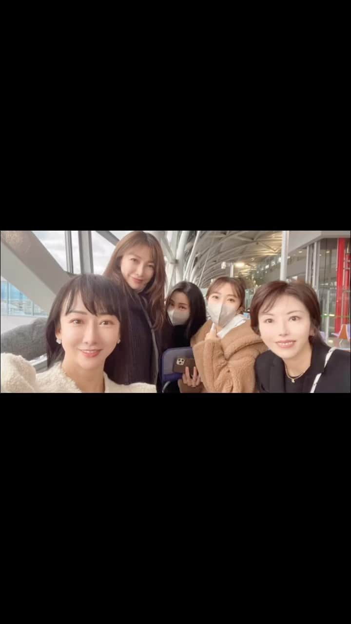 伊藤良夏のインスタグラム：「A little Christmas memory in Seoul 🎄」