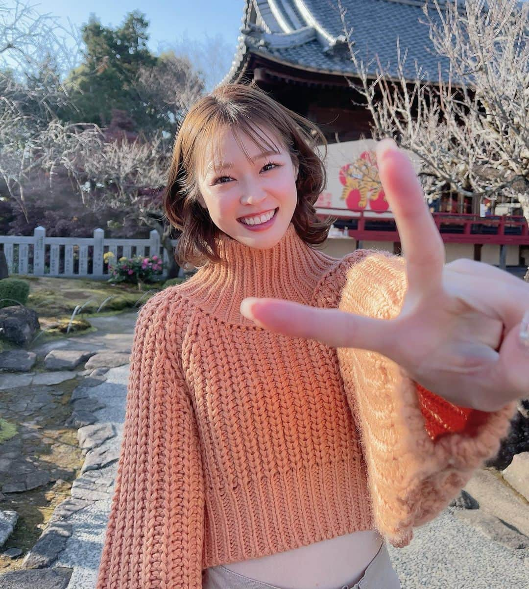 橘香恋のインスタグラム：「おはようございます🥰 ⁡ 前回の投稿に いいねとコメントありがとうございます✨ ⁡ ⁡全然投稿しなくてごめんなさいっ🙇🏻‍♀️ ⁡ ⁡一気に年末ですね〜💭 31日まで楽しく働きますっ😘 ⁡ ⁡今週も一緒に頑張りましょうっ💞  ⁡ #橘香恋 #ニット #✌🏻️」